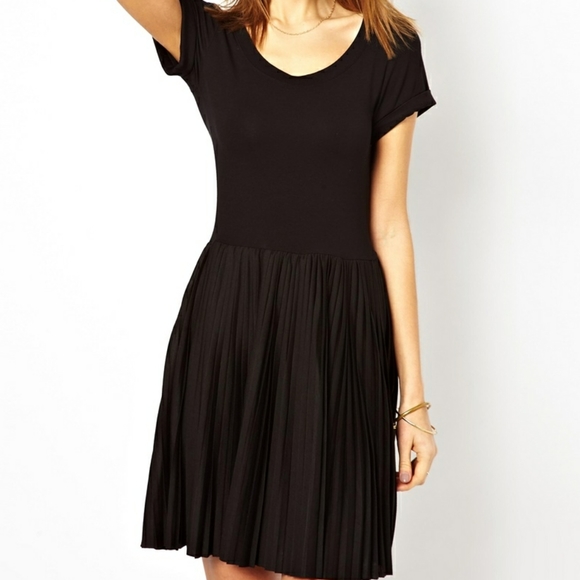 Black pleated dress by French Connection - Picture 2 of 10